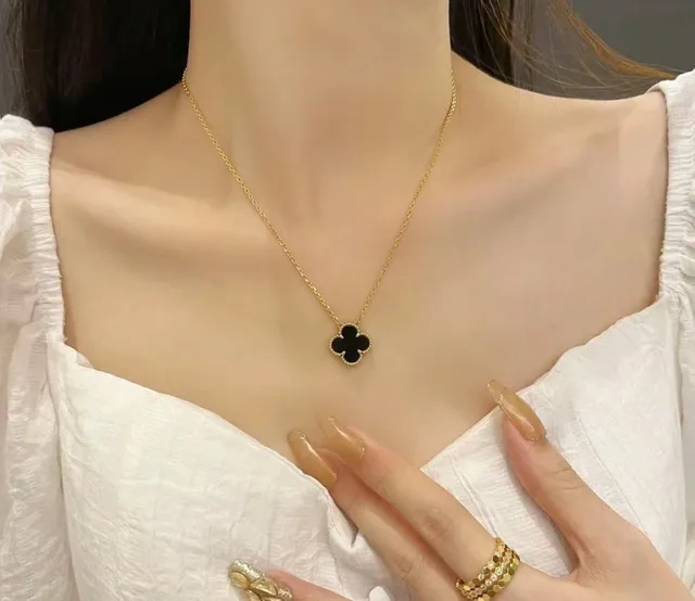 Black Agate Four-Leaf Clover Pendant Necklace 9