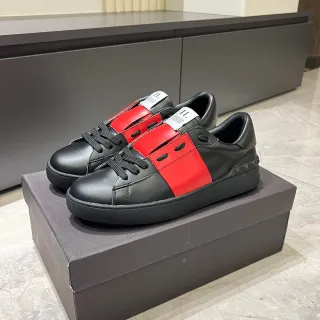 Zapatillas de plataforma de cuero negro y rojo con correas