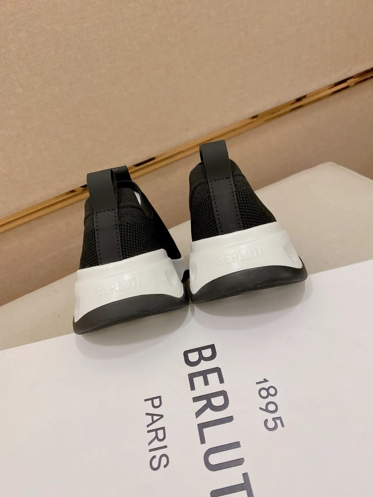 黑白针织一脚蹬运动鞋 3