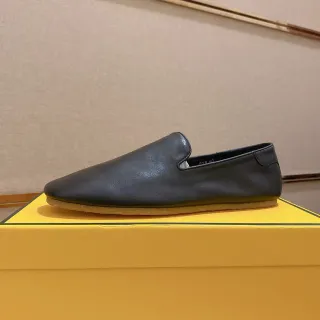 কালো বেইজ স্মুথ লেদার স্লিপ-অন লোফার