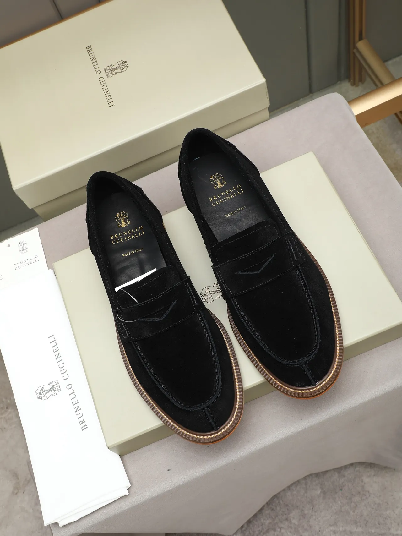 Loafer Moc-Toe Noir et Marron en Daim avec Couture 2