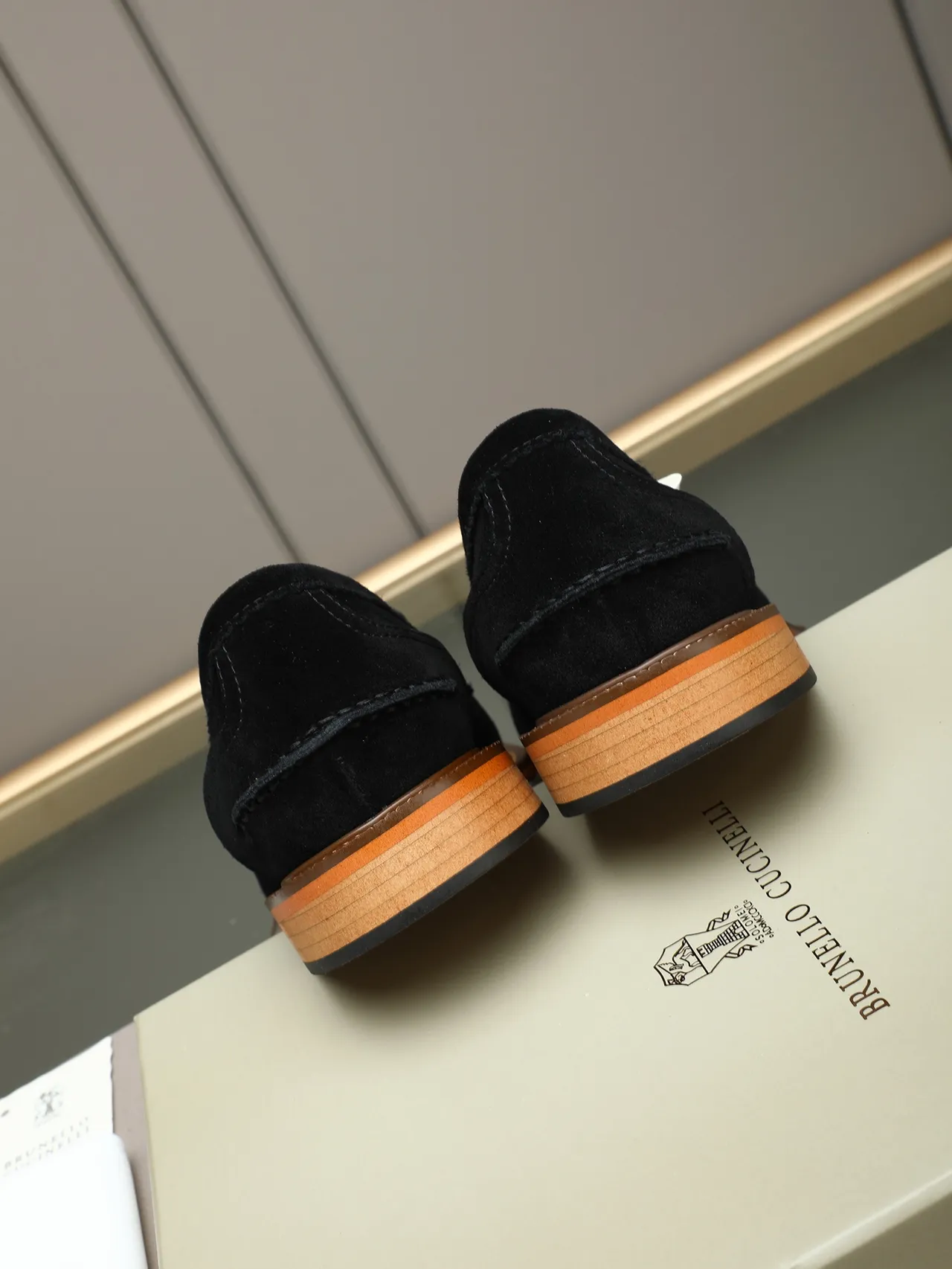 Loafer Moc-Toe Noir et Marron en Daim avec Couture 3