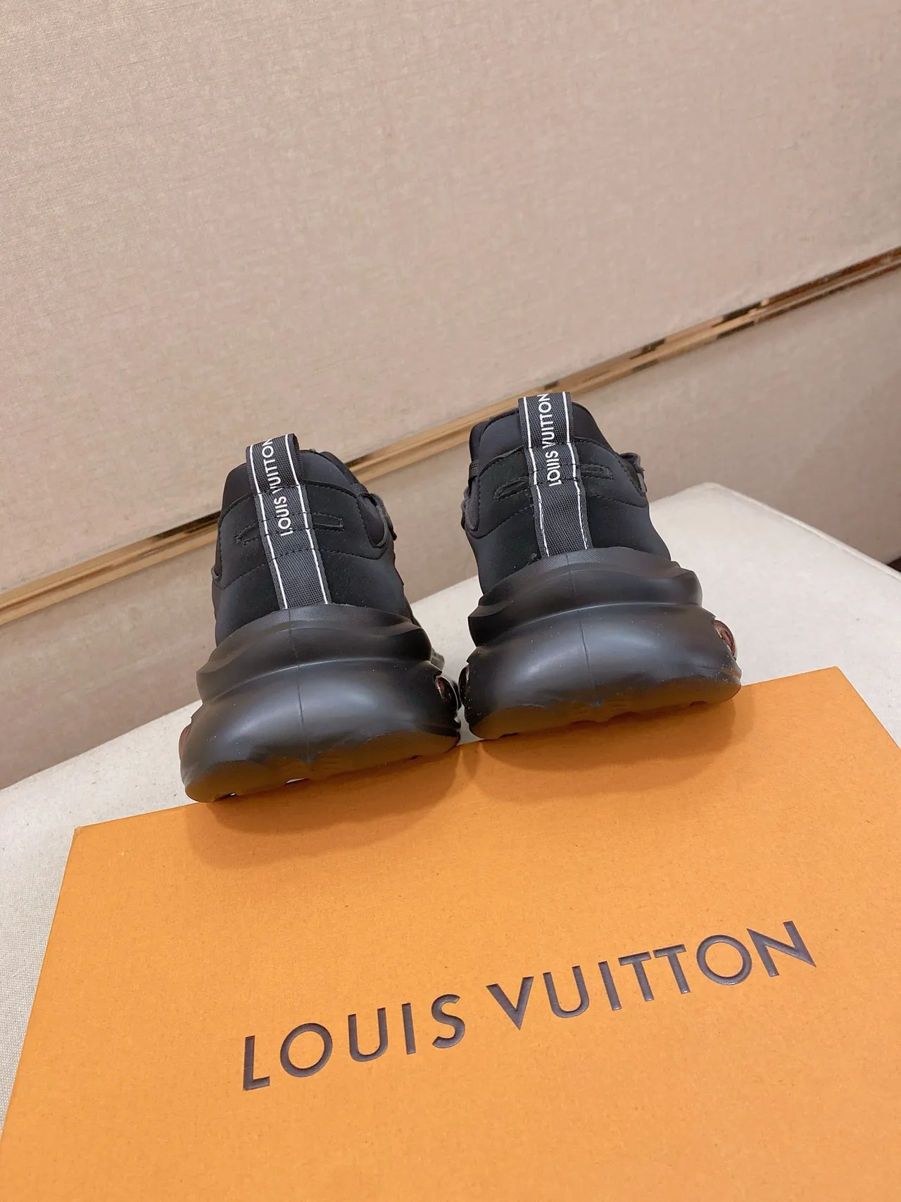 Black Gray Oversized Sculpted Sole Mixed-Material Upper Chunky Sneakers 4