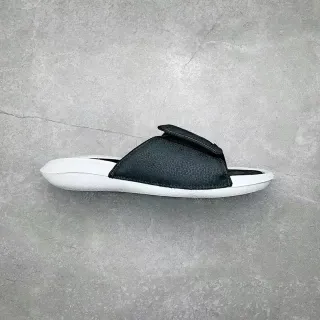 काली पेबल्ड स्ट्रैप सफेद सोल स्लाइड स्लिपर