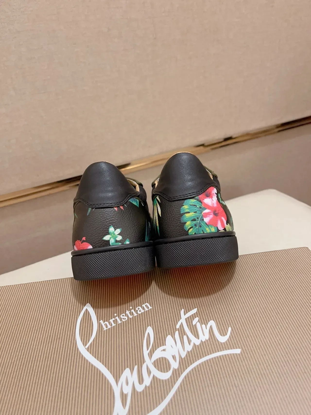 Tênis Lifestyle de Camurça Preto e Estampado Floral Low-Top 3