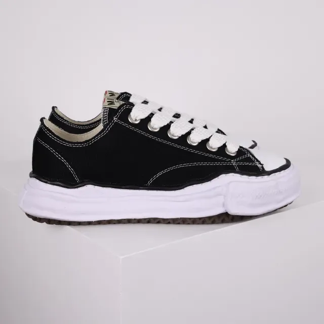 Zapatillas lona negro y blanco con punta de goma 3