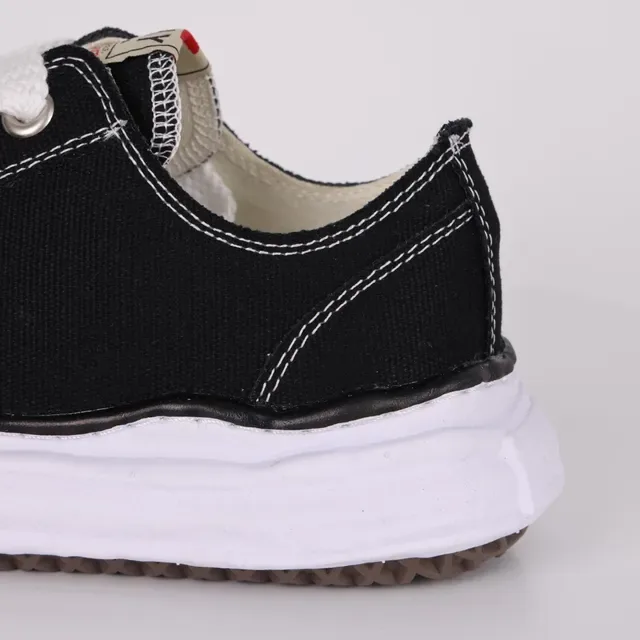 Zapatillas lona negro y blanco con punta de goma 4