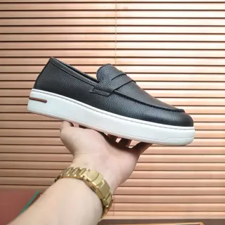 Mocassim Penny Strap Couro Pebbled Preto Branco