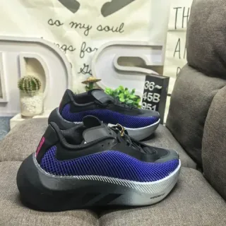 أحذية رياضية أسلوب حياة أزرق وأسود شبكة علوية midsole منحوت