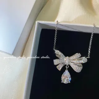 Collier Goutte Cristal Pavé Motif Nœud