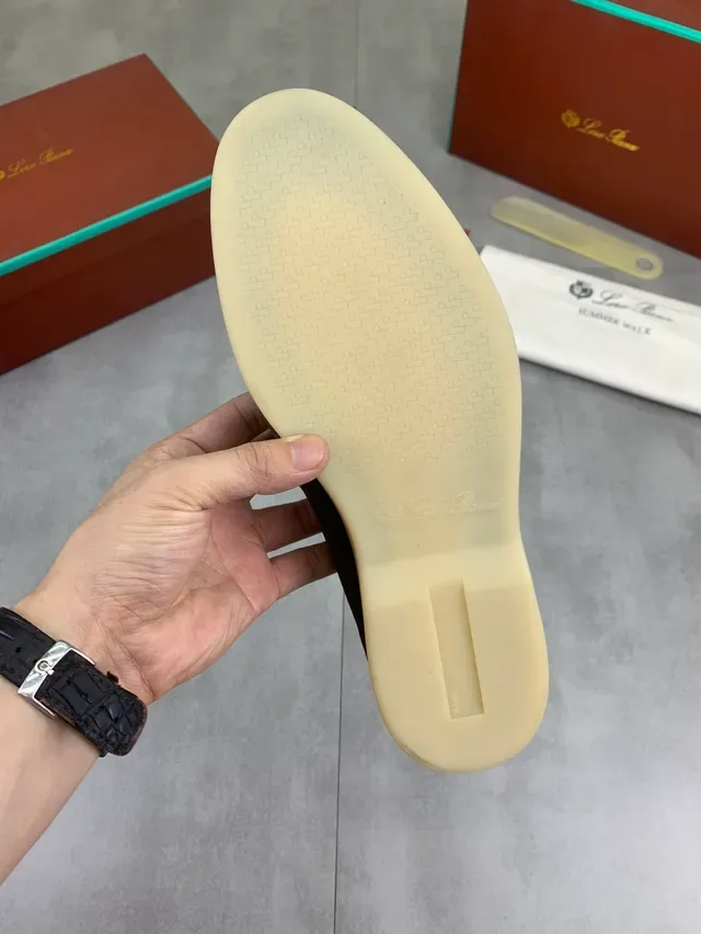 Mocassin en daim marron beige avec détail mors 2