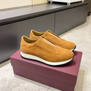 حذاء رياضي بني أبيض سويد سلايب أون