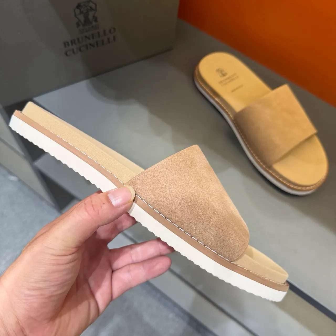 Brunello Cucinelli Single-Strap Leather Slippers 3