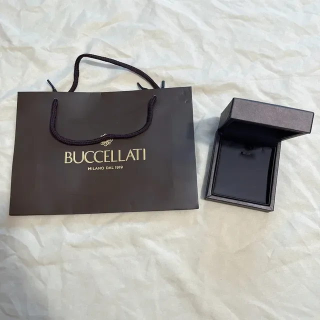Buccellati 棕金 哑光纸箔品牌手提包 2