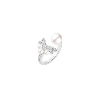 Chaumet Joséphine असममित मोती और हीरा अंगूठी