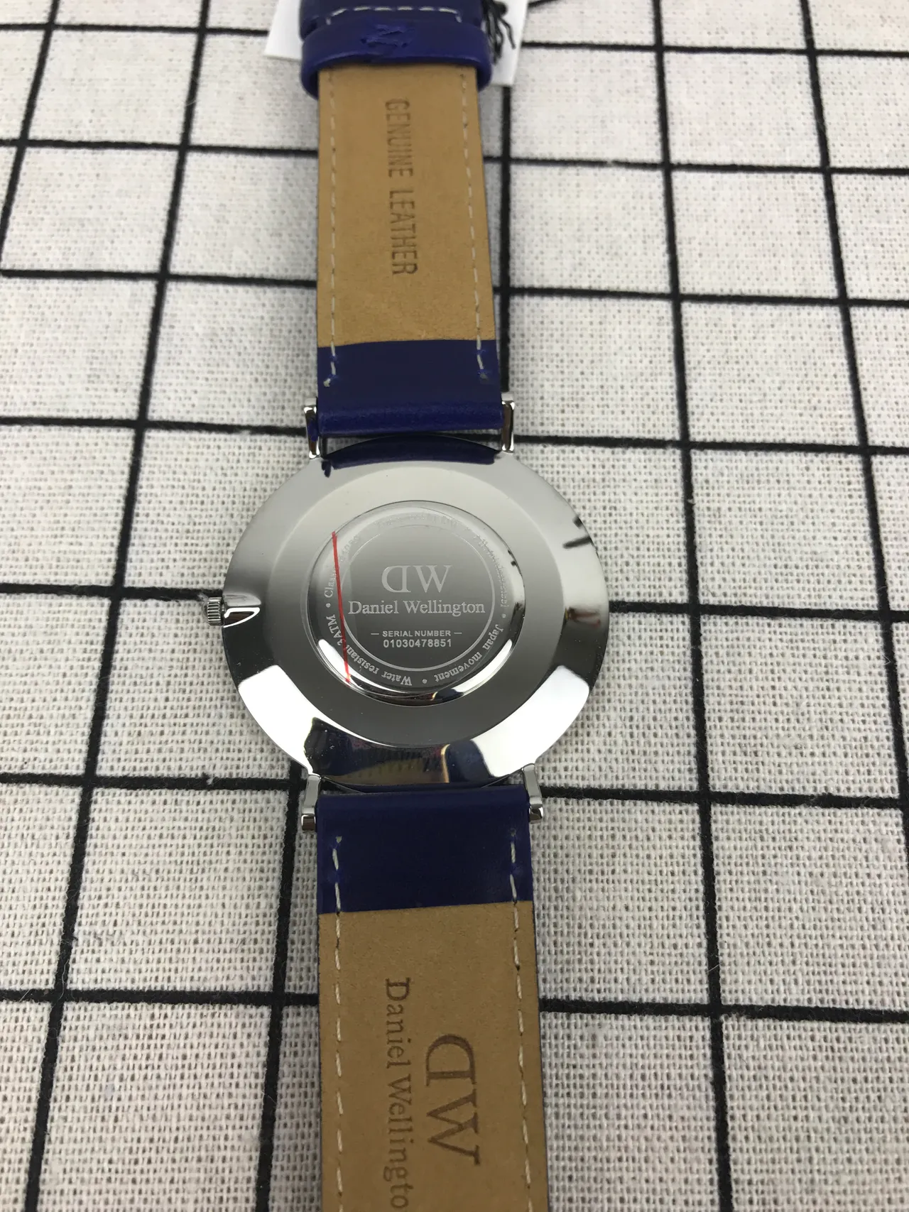 Daniel Wellington नीला काला न्यूनतमवादी पतला केस क्वार्ट्ज घड़ी 4