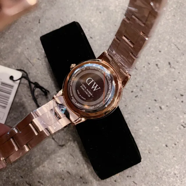 Daniel Wellington 经典娇小玫瑰金黑色表盘石英腕表 3