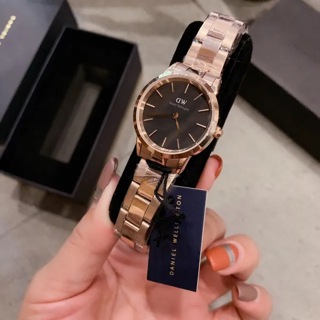 Daniel Wellington 经典娇小玫瑰金黑色表盘石英腕表 6