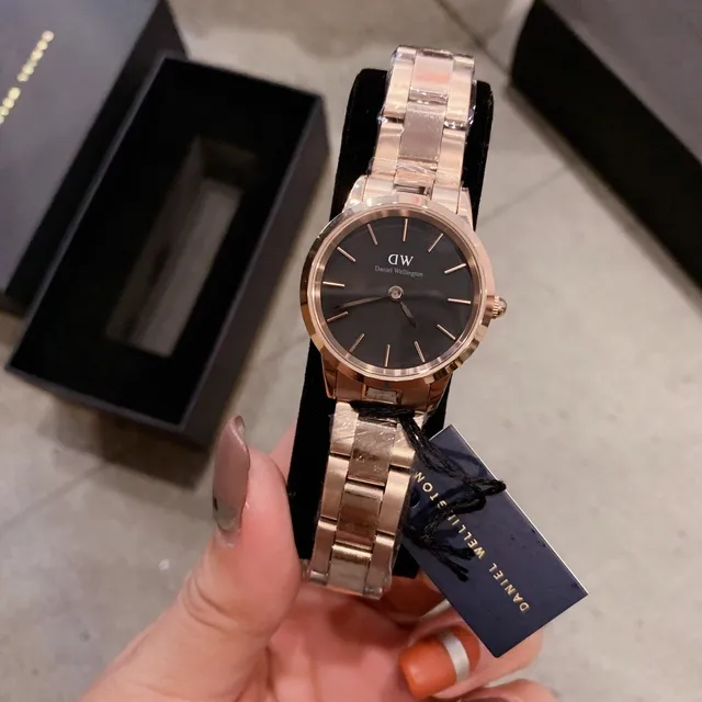 Daniel Wellington 经典娇小玫瑰金黑色表盘石英腕表 8