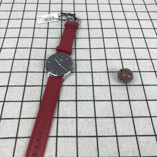 Daniel Wellington लाल काला न्यूनतम पतली केस क्वार्ट्ज घड़ी