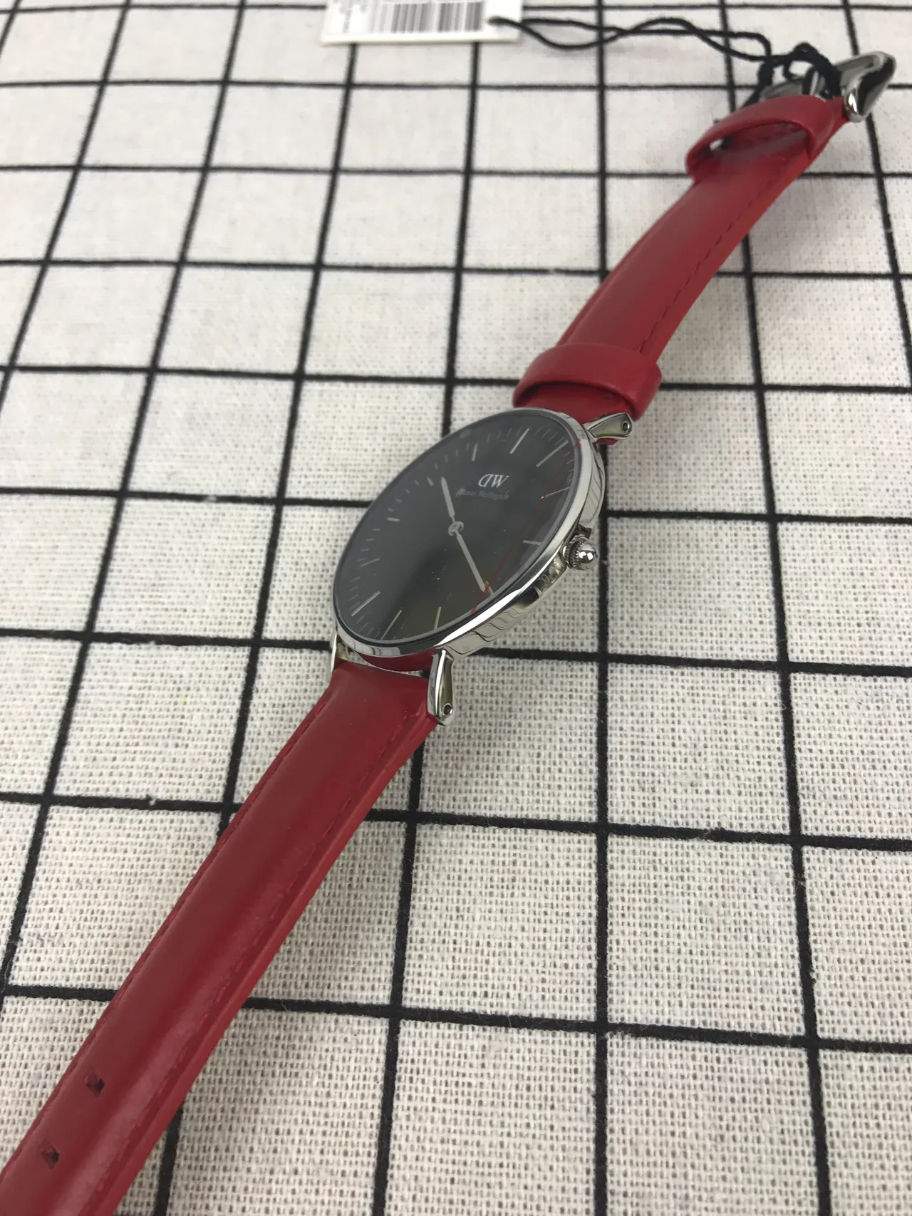 Daniel Wellington लाल काला न्यूनतम पतली केस क्वार्ट्ज घड़ी 5