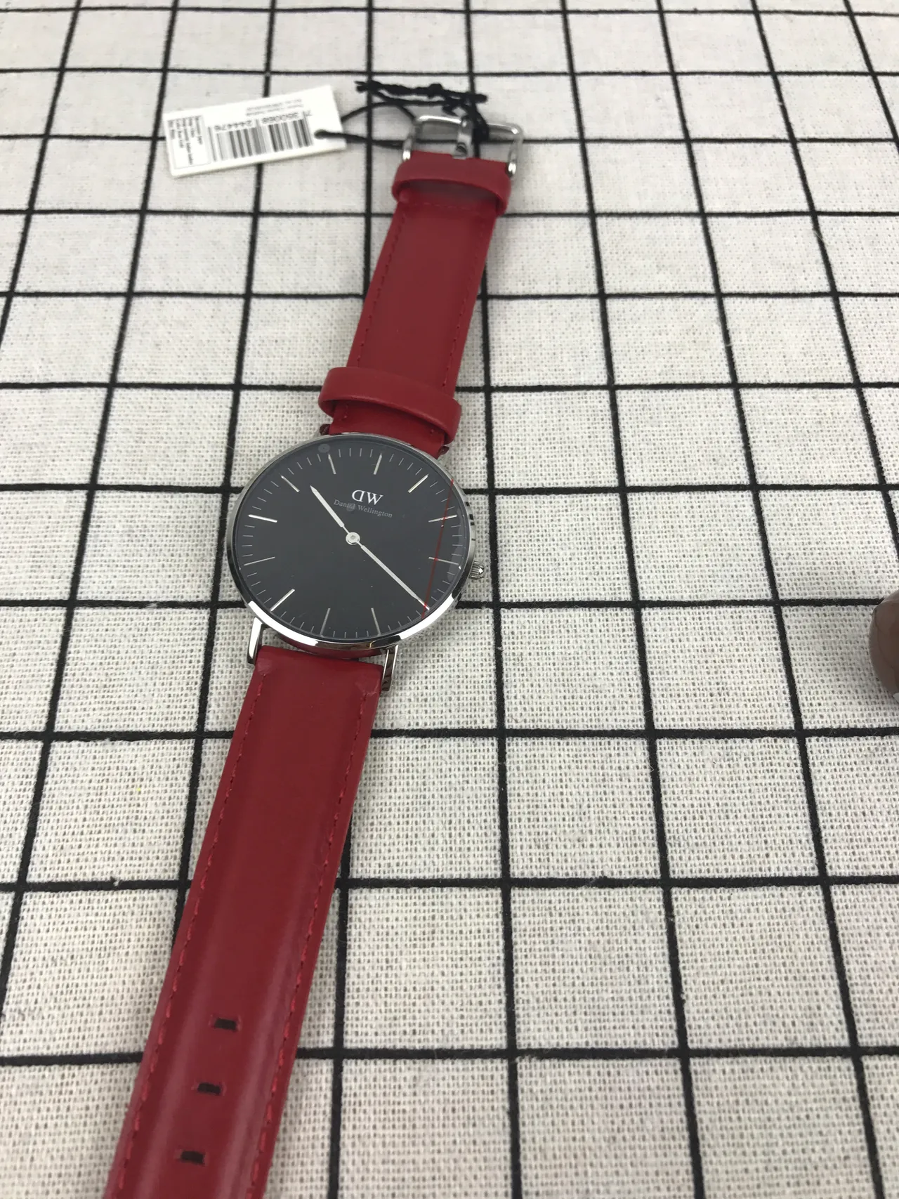 Daniel Wellington लाल काला न्यूनतम पतली केस क्वार्ट्ज घड़ी 6