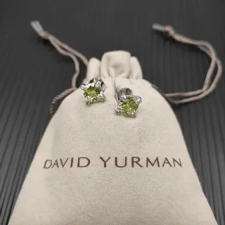 David Yurman স্কয়ার-কাট পেরিডোট স্টাড ইয়ারিংস