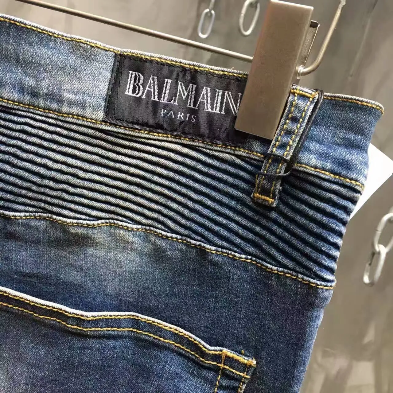 Jeans à panneau moto avec poche à fermeture éclair usée 7