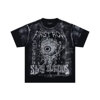 Camiseta FIRST ROW preta desgastada com estampa gráfica