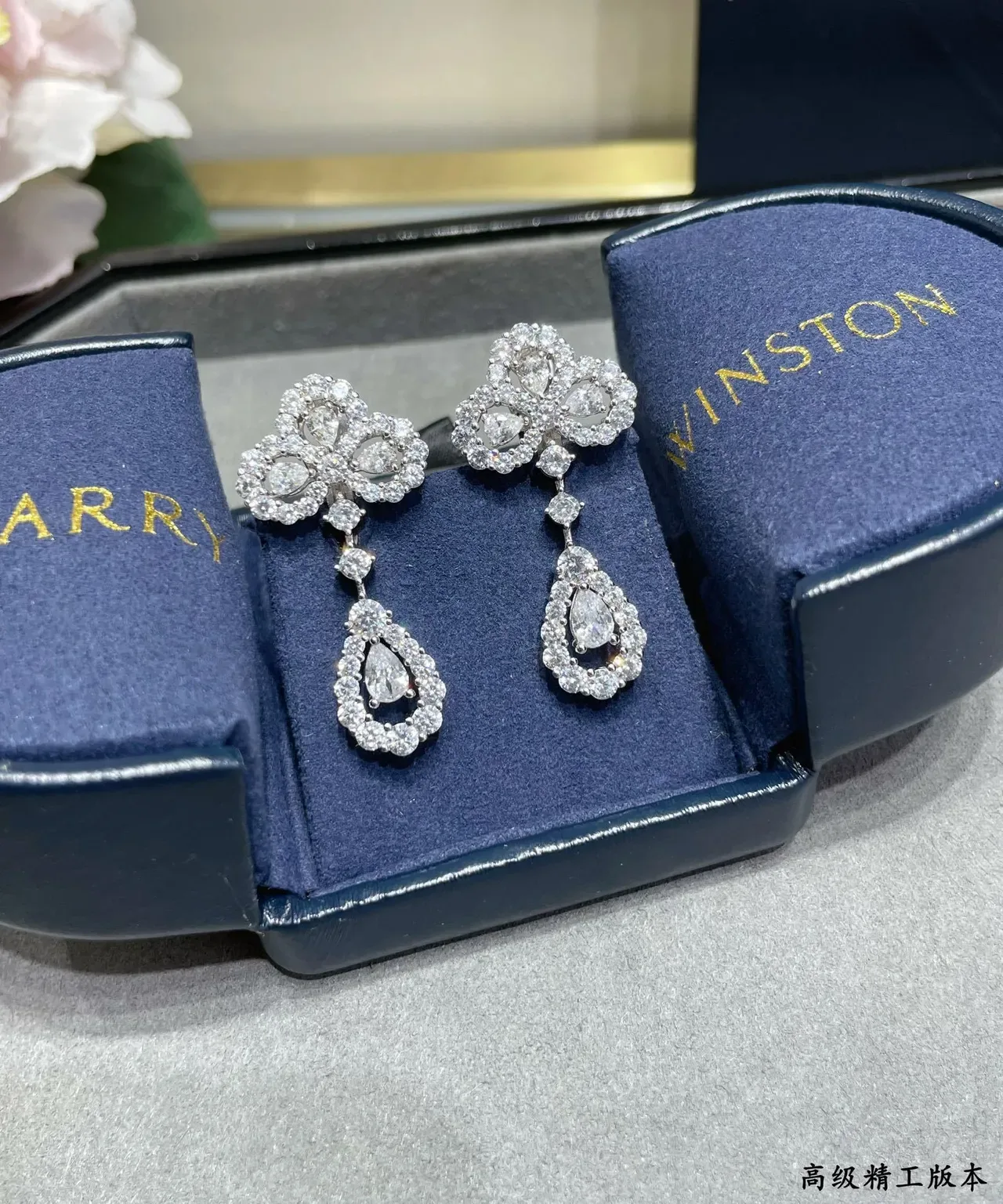 Aretes con cluster floral de gotas en pavé 4