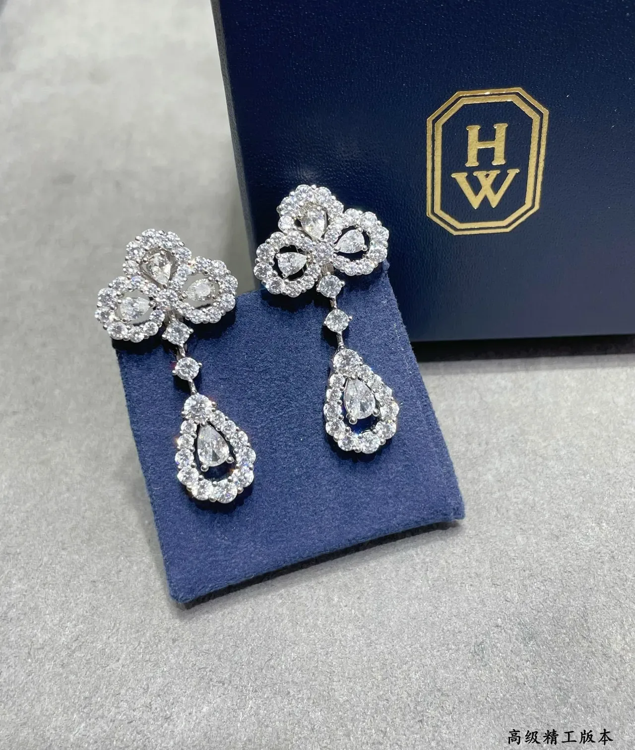 Aretes con cluster floral de gotas en pavé 6
