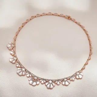 Collier Motif Floral Pavé-Set Cabochon Blanc Or Rose