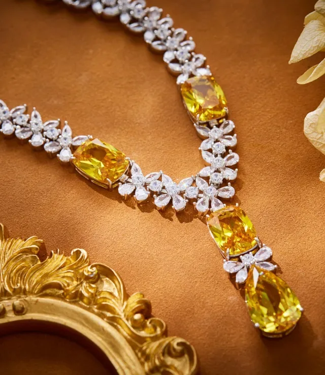 Floral Motif Yellow Gemstone Pendant Necklace 3