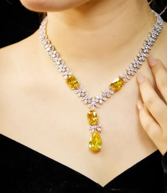 Floral Motif Yellow Gemstone Pendant Necklace 4
