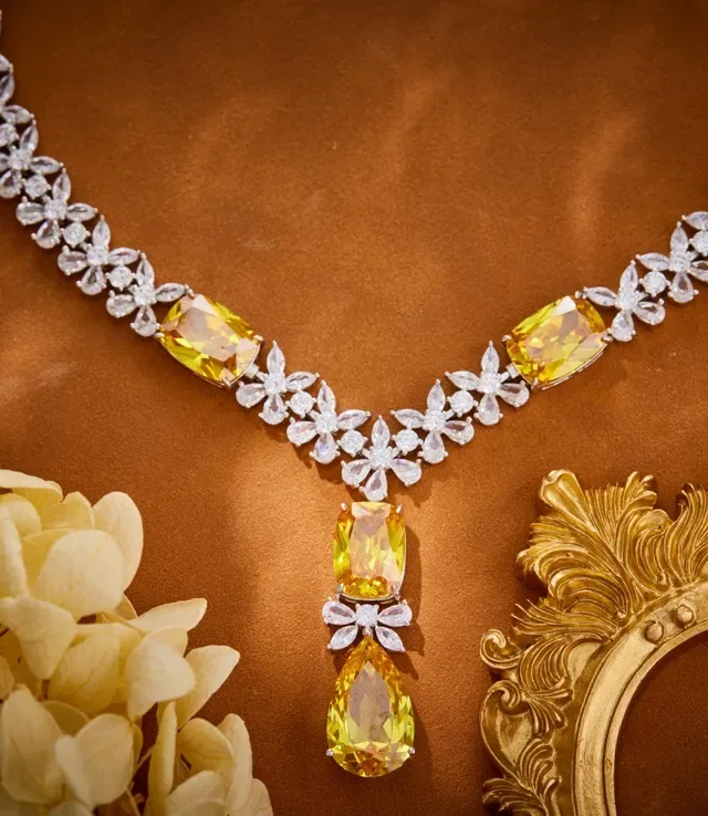 Floral Motif Yellow Gemstone Pendant Necklace 6