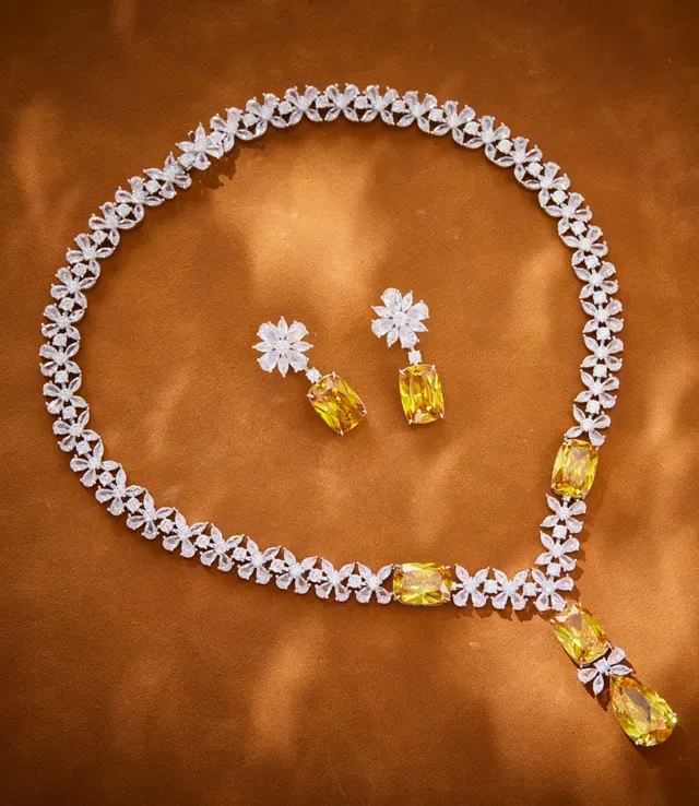 Floral Motif Yellow Gemstone Pendant Necklace 7