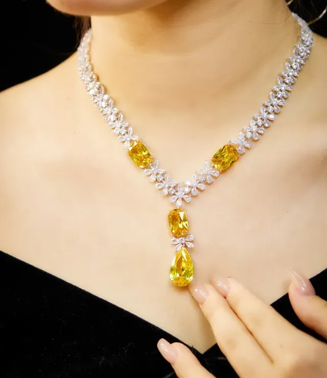 Floral Motif Yellow Gemstone Pendant Necklace 8