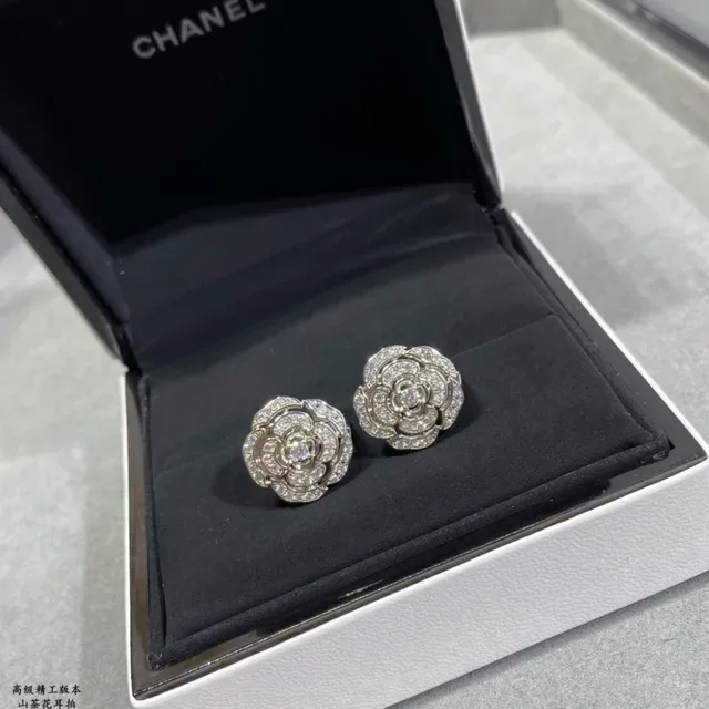 Floral Pavé Crystal Stud Earring 5