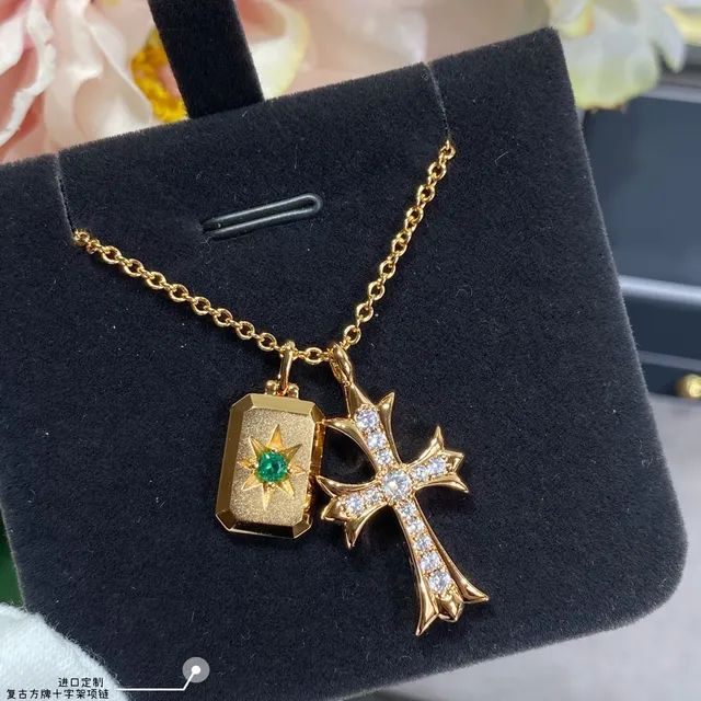 Collier chaîne dorée verte design double pendentif 8