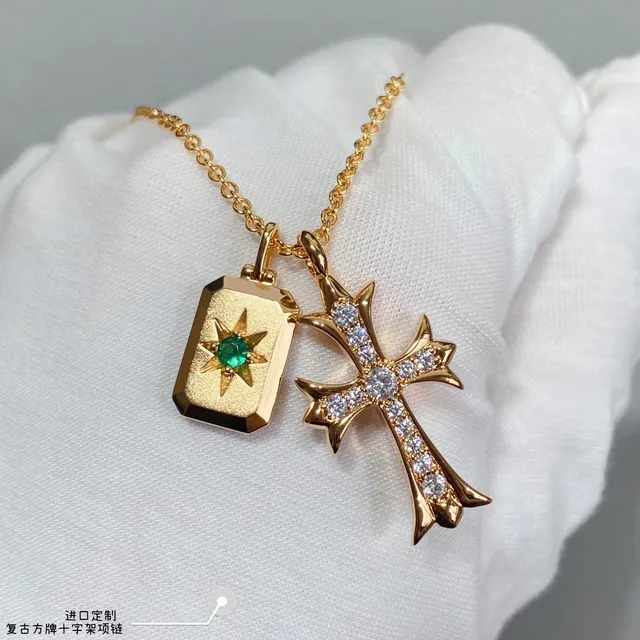 Collier chaîne dorée verte design double pendentif 9