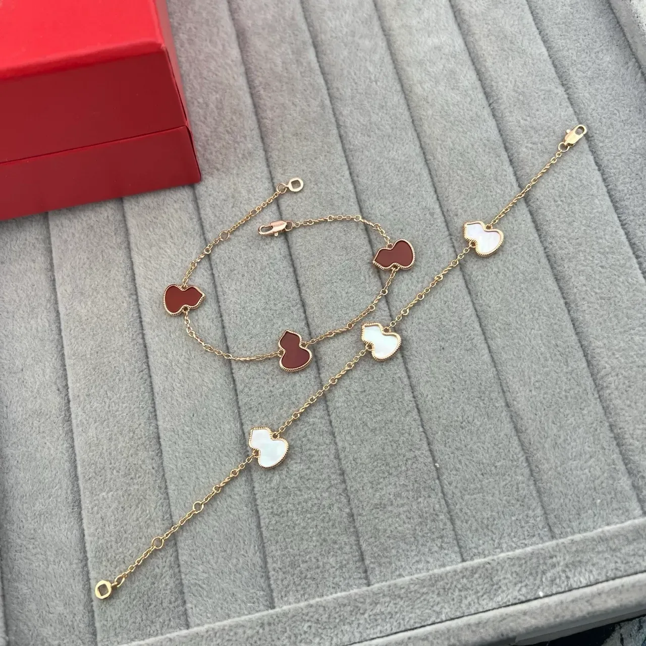 Gold Red Chain Heart-Shaped Charms Bracelet 5