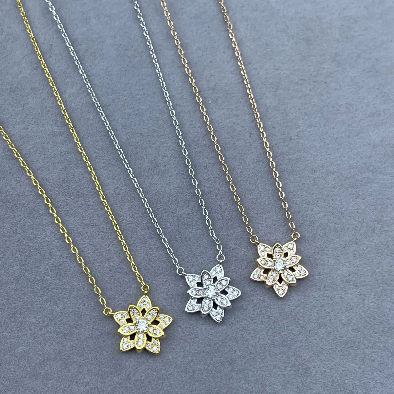 Colar com pingante de flor de ouro e prata Pavé-Set pedras 2