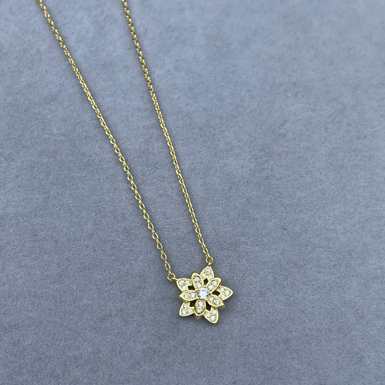 Colar com pingante de flor de ouro e prata Pavé-Set pedras 3
