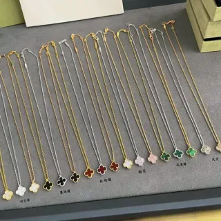 Colar Corrente de Elos Finos Pingente Trébol de Quatro Folhas em Ouro e Prata