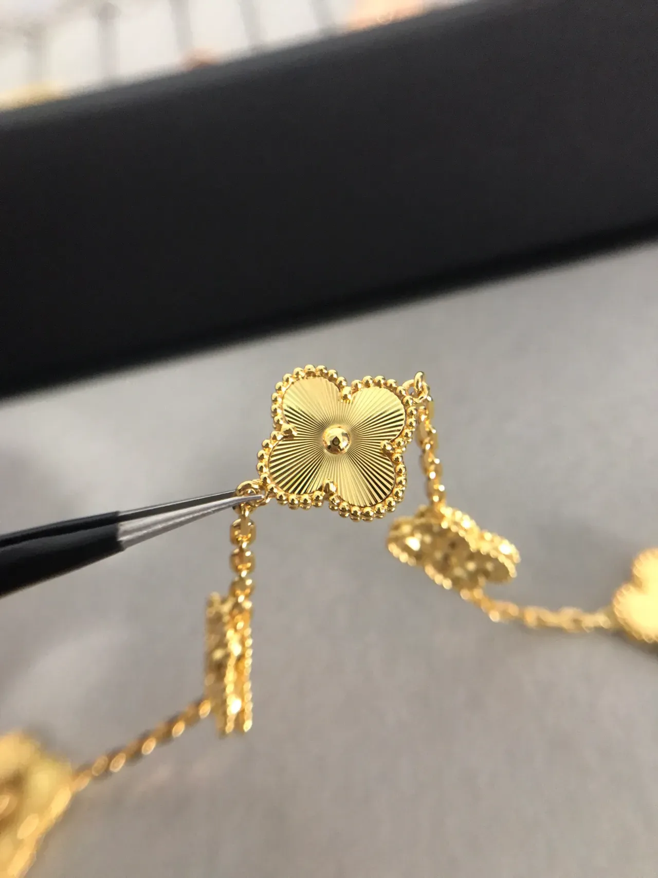 Gold-Tone Five Clover Motif Chain-Linked Bracelet 6