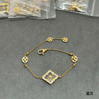 سوار ذهبي النبرة زهوري رباعي الأوراق مينا وأحجار باريه