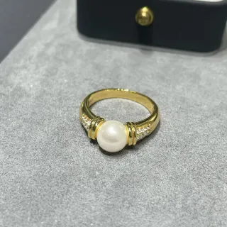 金色珍珠镶嵌宝石戒指