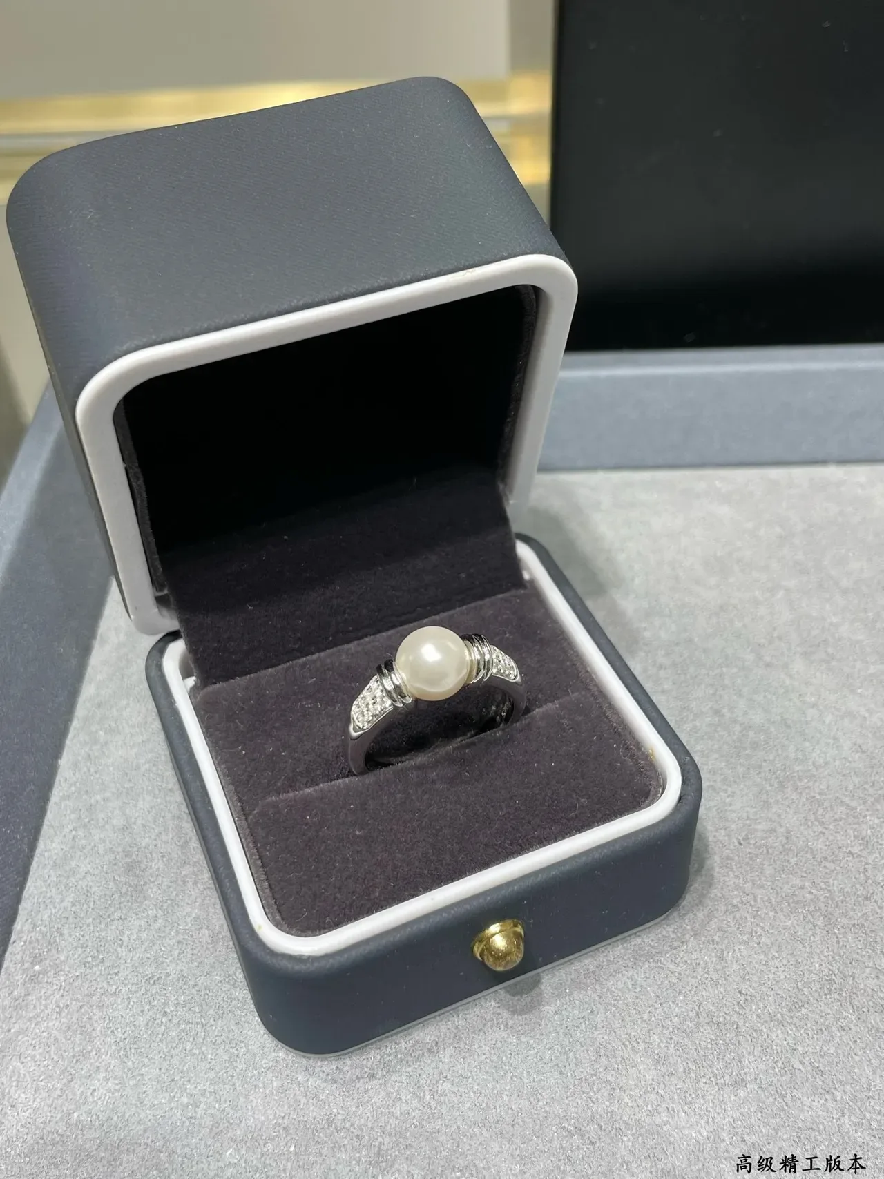 Anillo de perlas y piedras Pavé de tono dorado 6