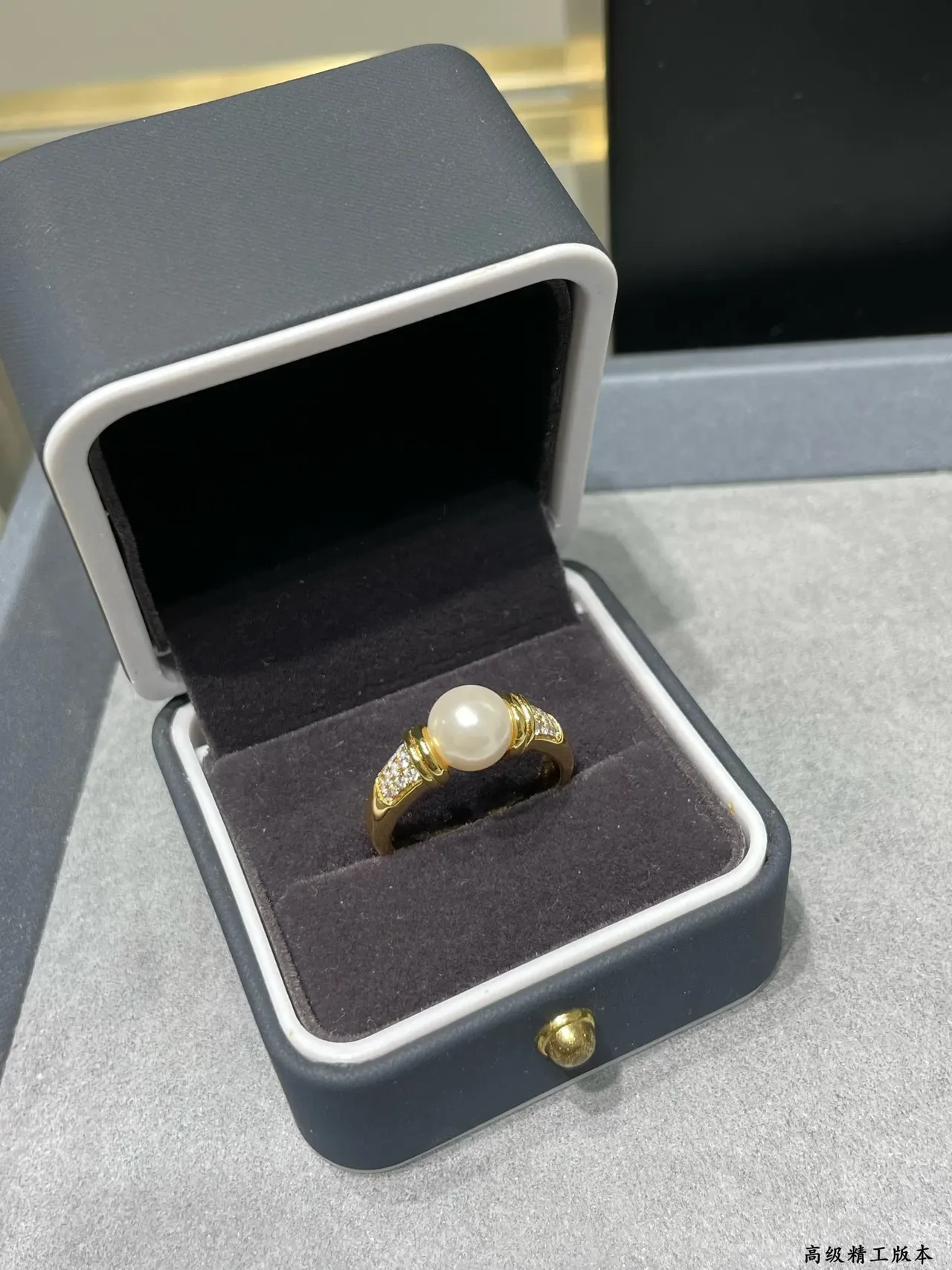 Anillo de perlas y piedras Pavé de tono dorado 7