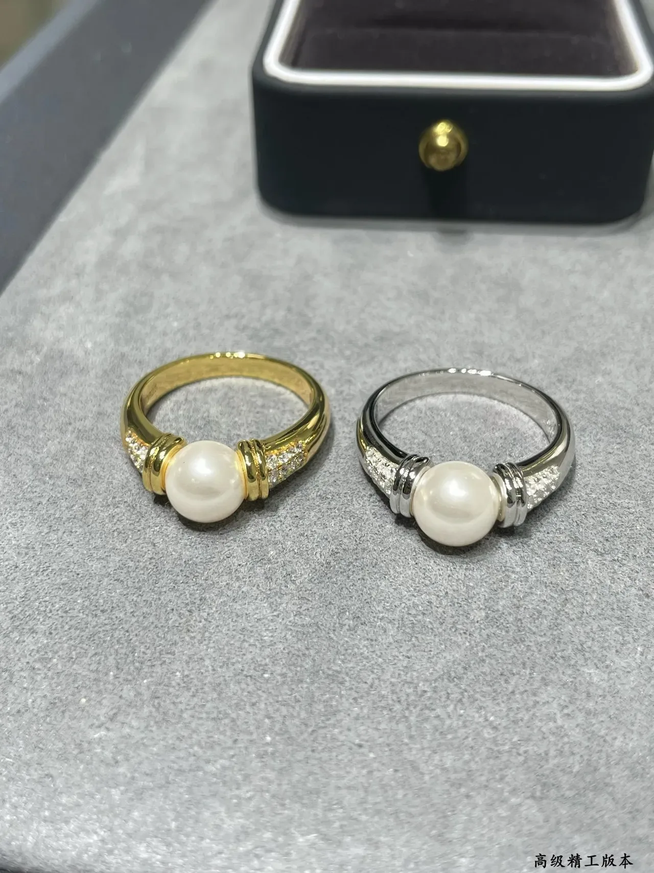 Anillo de perlas y piedras Pavé de tono dorado 8